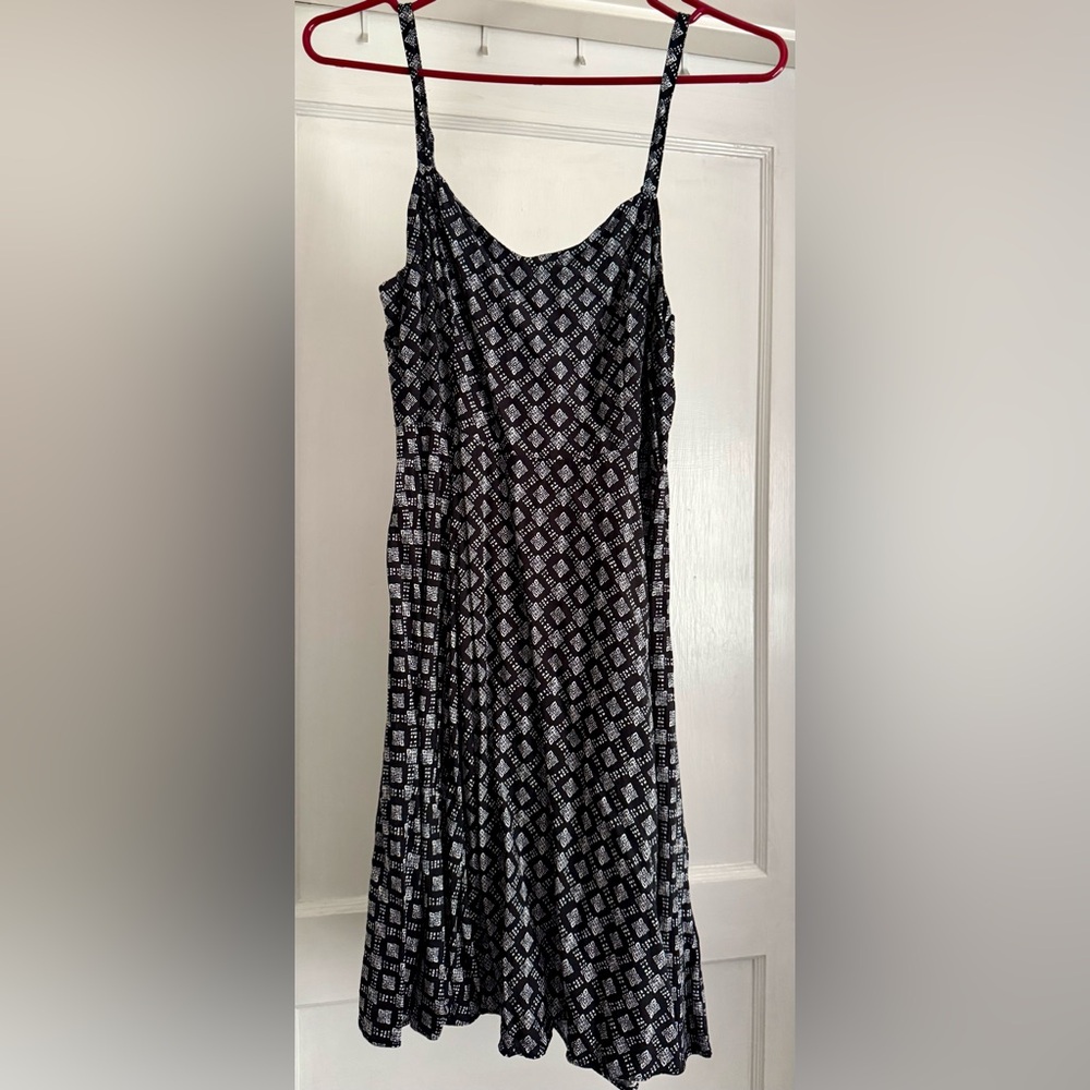 Old Navy Black and White Geometric Cami Dress